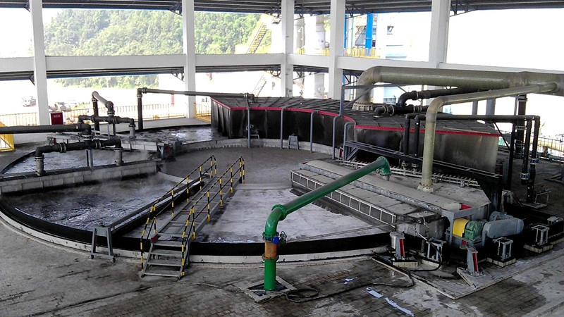 Rotary vacuum filter in operation