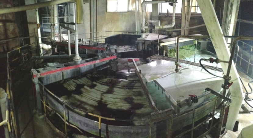 Rotary Table Vacuum Filter in Industrial Processing Facility