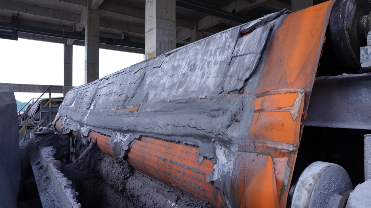 The slurry on the filter cloth